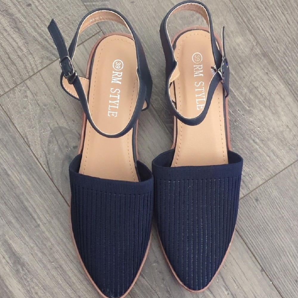 R.M. Style Brand Blue Sandals with Ankle Strap and Textured Design - Picture 3 of 9